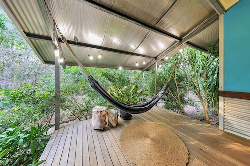 Tranquil bush paradise retreat, architecturally designed for tropics with pool