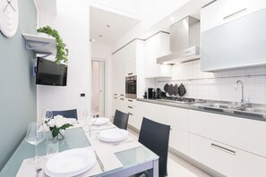 Kühlschrank, Ofen, Herdplatte, Geschirrspüler