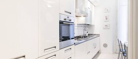 Réfrigérateur, four, plaque de cuisson, lave-vaisselle