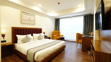 Luxury Double Room | 1 bedroom, in-room safe, desk, laptop workspace