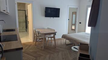 2 camere, una scrivania, ferro/asse da stiro, Wi-Fi gratuito