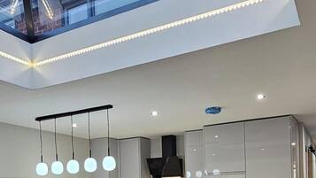 House | Private kitchen | Fridge, microwave, oven, stovetop