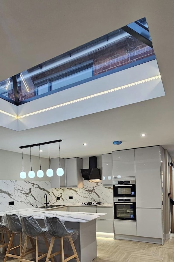 House | Private kitchen | Fridge, microwave, oven, stovetop
