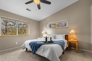 3 habitaciones, escritorio, tabla de planchar con plancha y wifi gratis