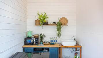 Family Room | Private kitchen | Fridge, microwave