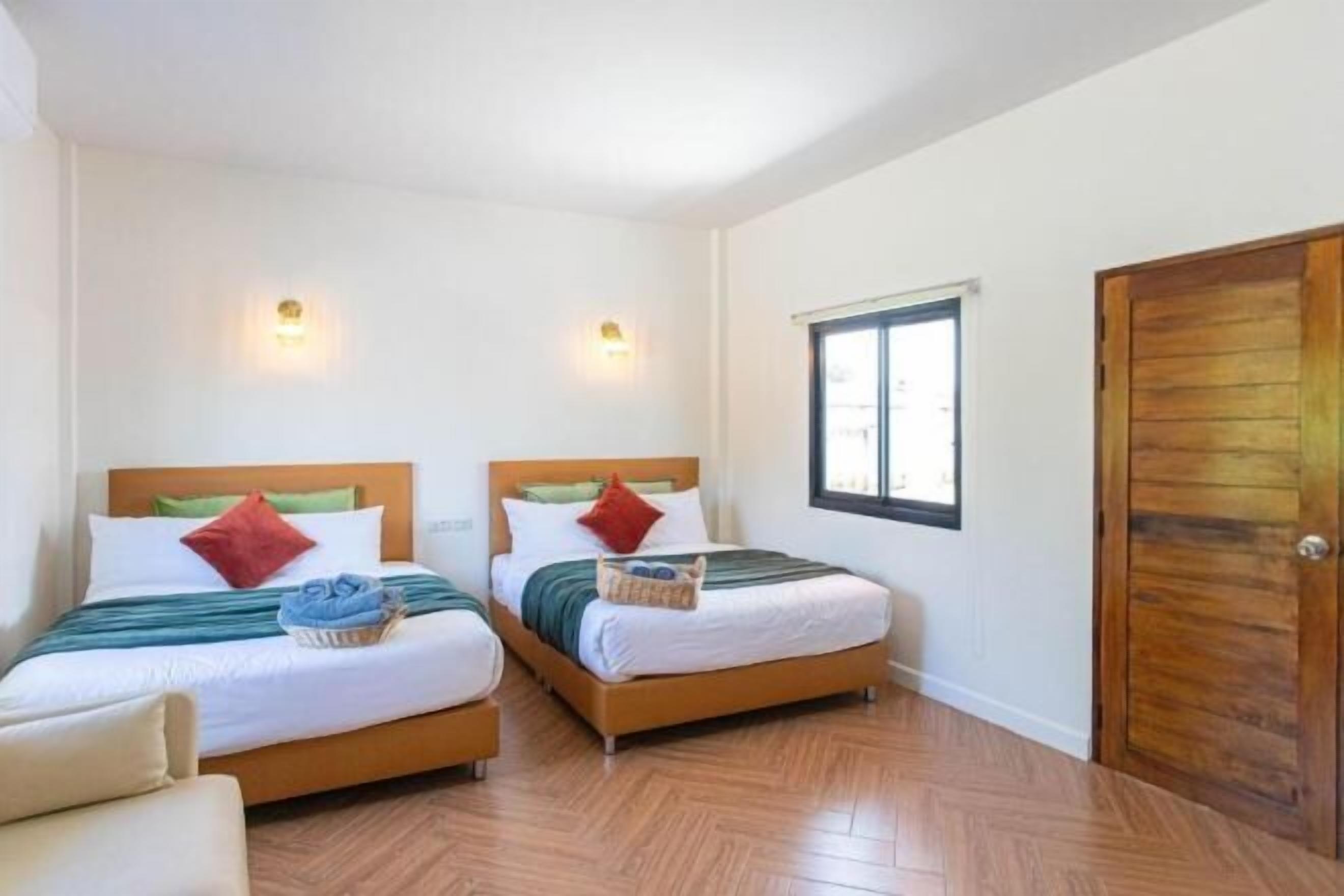 Rollaway beds, free WiFi, bed sheets