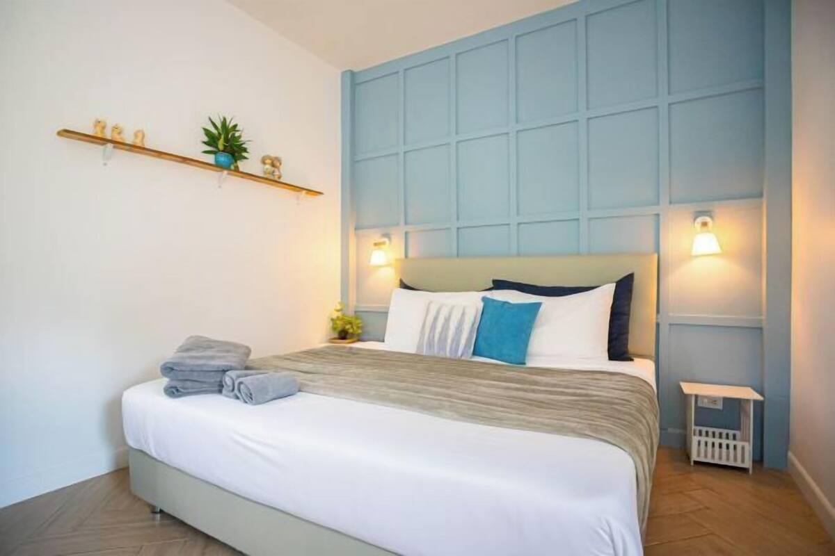 Rollaway beds, free WiFi, bed sheets