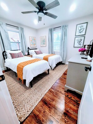 4 bedrooms, desk, iron/ironing board, travel crib