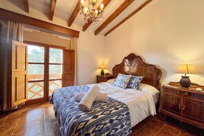 5 bedrooms, in-room safe, travel crib, free WiFi