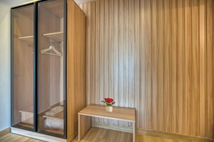 Romantic Suite, Balcony, Mountain View | Desk, soundproofing, free WiFi