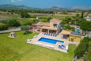 Exterior - Villa Can Patriarca for 8, relax, pool and garden in Alcudia, close to beach (Alcúdia)