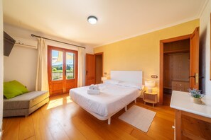 4 quartos, ferros/tábuas de passar roupa, Wi-Fi de cortesia