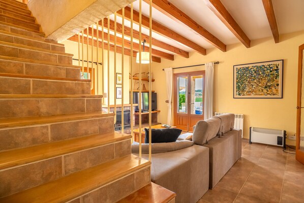 TV, DVD player, table tennis