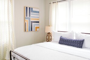 3 bedrooms, desk, iron/ironing board, free WiFi
