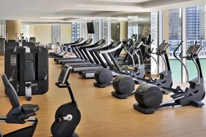 Gym - Luxury Studio with Stunning Marina & Beach Views (Dubai)