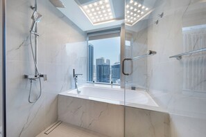 Estudio de lujo, vistas al puerto deportivo | Baño