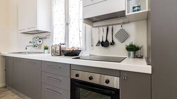 Fridge, microwave, oven, stovetop