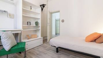 2 bedrooms, desk, iron/ironing board, WiFi