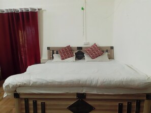 Family Room - Ooncha Dana Home Stay (Uttarakhand)