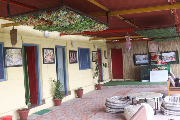 Front of property - Ooncha Dana Home Stay (Uttarakhand)