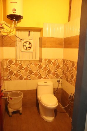 Deluxe Room | Bathroom - Ooncha Dana Home Stay (Uttarakhand)