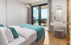 Deluxe Apartment | 4 bedrooms, free WiFi