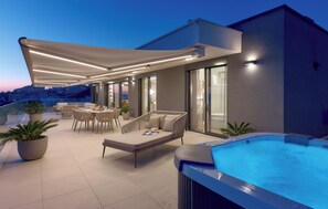 Deluxe Apartment | Terrace/patio