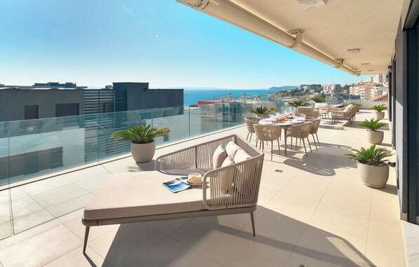 Deluxe Apartment | Terrace/patio