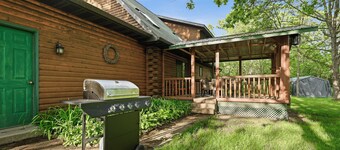 Wazeecha Lodge – A Relaxing, Dog Friendly,  Log Home Retreat Near Lake Wazeecha!
