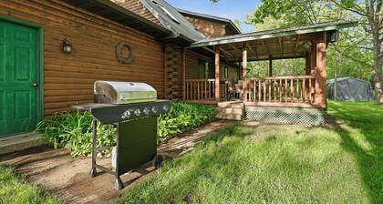 Welcome to Wazeecha Lodge – A Relaxing Log Home Retreat Near Lake Wazeecha!