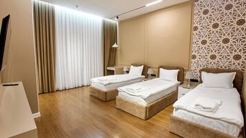 Standard Triple Room | Desk, laptop workspace, free WiFi