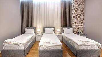 Habitación triple estándar | Escritorio, espacio para trabajar con un portátil, wifi gratis