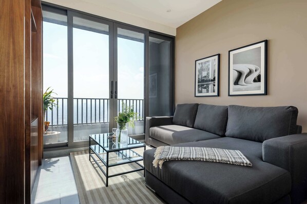 Televisión y oficina 