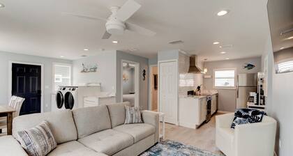 New Modern Beach House - Prime Location - Steps to the Sand!