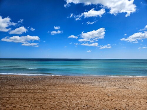 New Beach House: Modern 1BR Beach Oasis Steps to Sand! King Bed, Patio.
