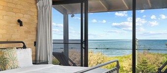 Caloundra Retro Beach House in Front of Ocean