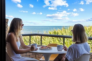 Outdoor dining - Caloundra Retro Beach House in Front of Ocean (Caloundra Region)