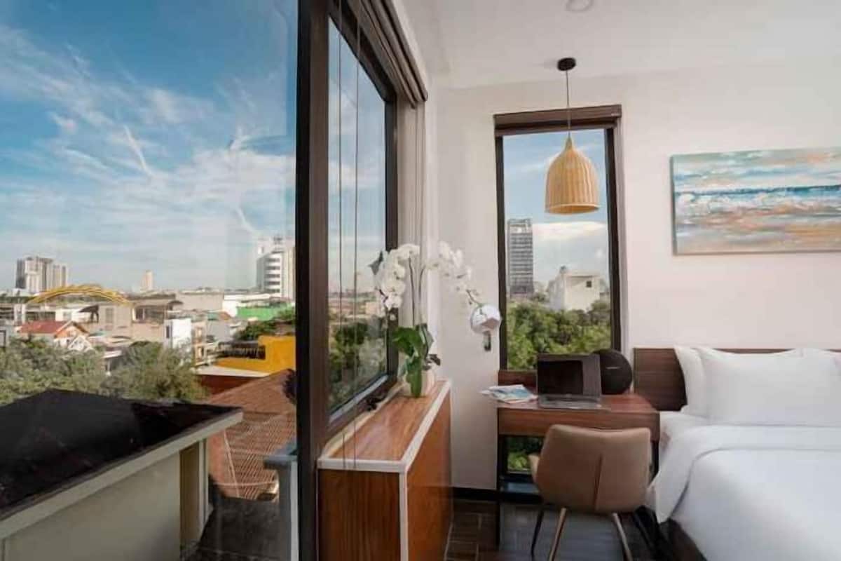 Minibar, desk, soundproofing, free WiFi