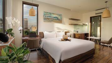 Deluxe Double Room, River View | Minibar, desk, soundproofing, free WiFi