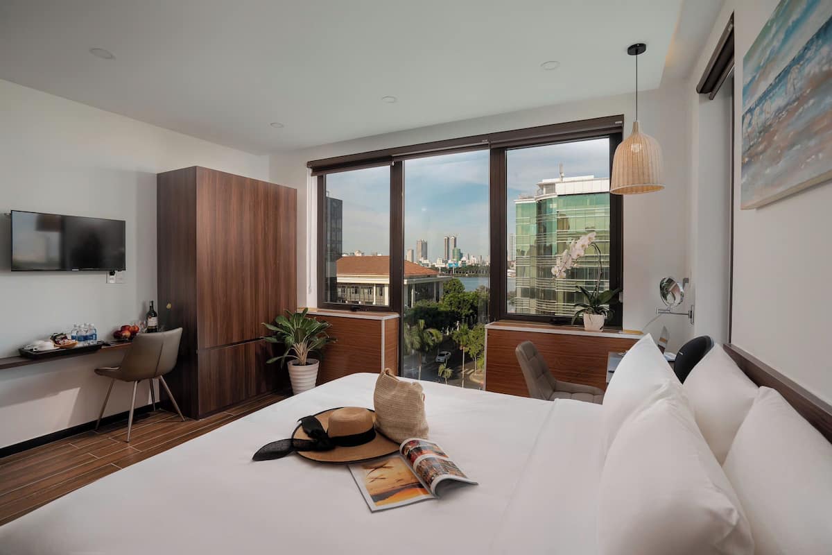 Habitación doble Deluxe, vista al río | Minibar, escritorio, insonorización y wifi gratis