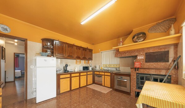 Classic Townhome, Mountain View | Private kitchen - Casa do Eirado by Alponte Ponte de Lima (Ponte de Lima)