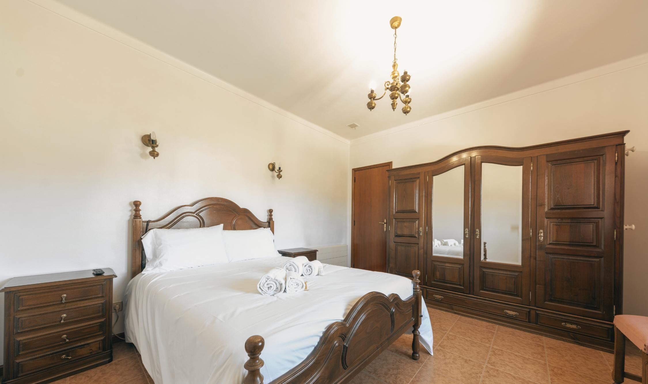 Nhà liên kế phong cách cổ điển, quang cảnh núi | 3 phòng ngủ 