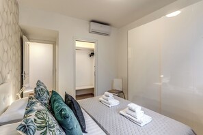 1 dormitorio, cortinas opacas, sistema de insonorización