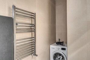1 dormitorio, cortinas opacas, sistema de insonorización