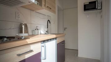 Classic Studio, Balcony, Garden View | Private kitchen | Full-size fridge, microwave, coffee/tea maker, electric kettle