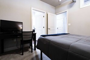 8 bedrooms, desk, iron/ironing board, travel crib