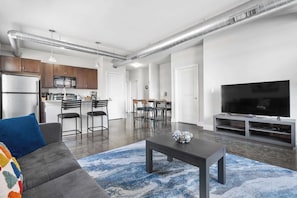 TV, offices - 4 Downtown combined units with free parking (Indianapolis)