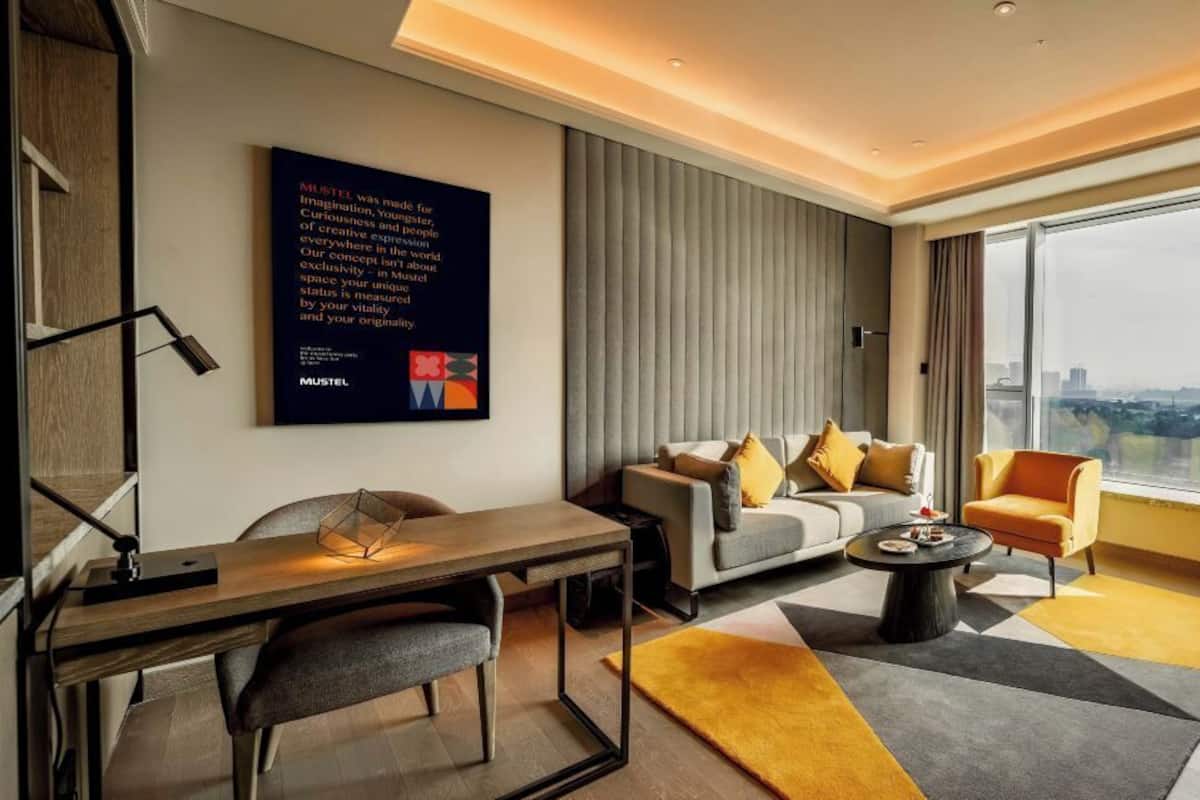 Suite monolocale Premier | Una scrivania, postazione laptop, Wi-Fi gratuito