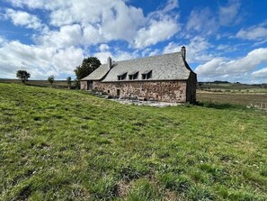 Exterior - Le buron de Perrier  (Saint urcize)