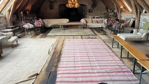 A cozy attic room with a stone fireplace, wooden beams, and rustic decor. - Le buron de Perrier  (Saint urcize)